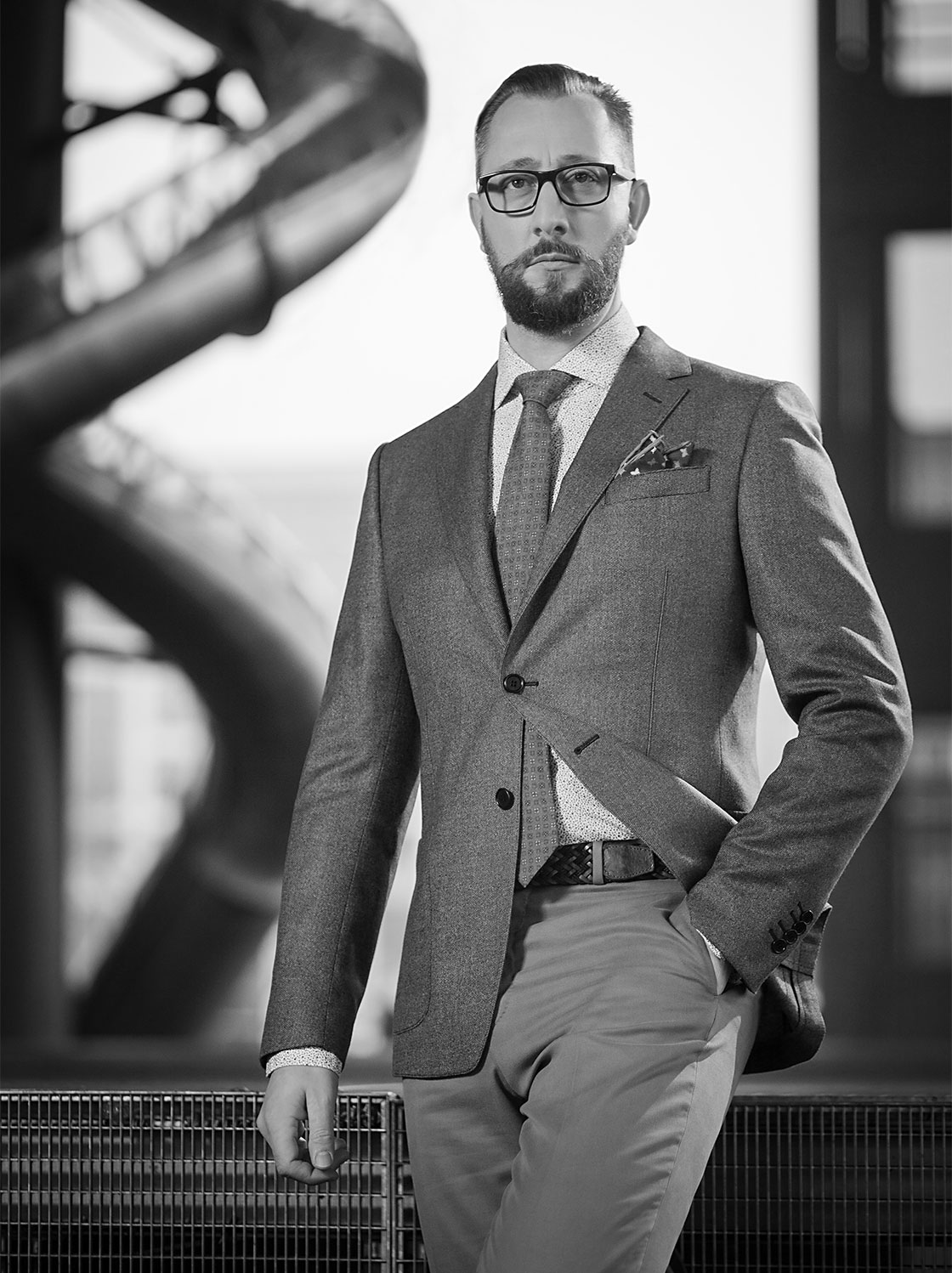 Moderno i elegantno muško poslovno odijelo