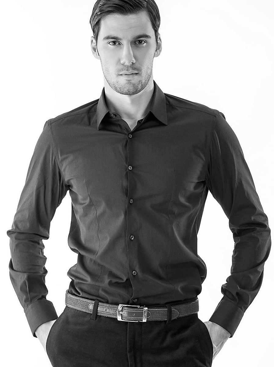 Moderno i elegantno muško poslovno odijelo